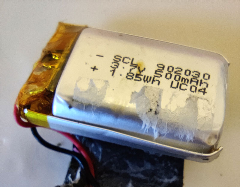 Battery with lettering:
SCL
902030
3.7V
500mAh
1.85Wh
UC04